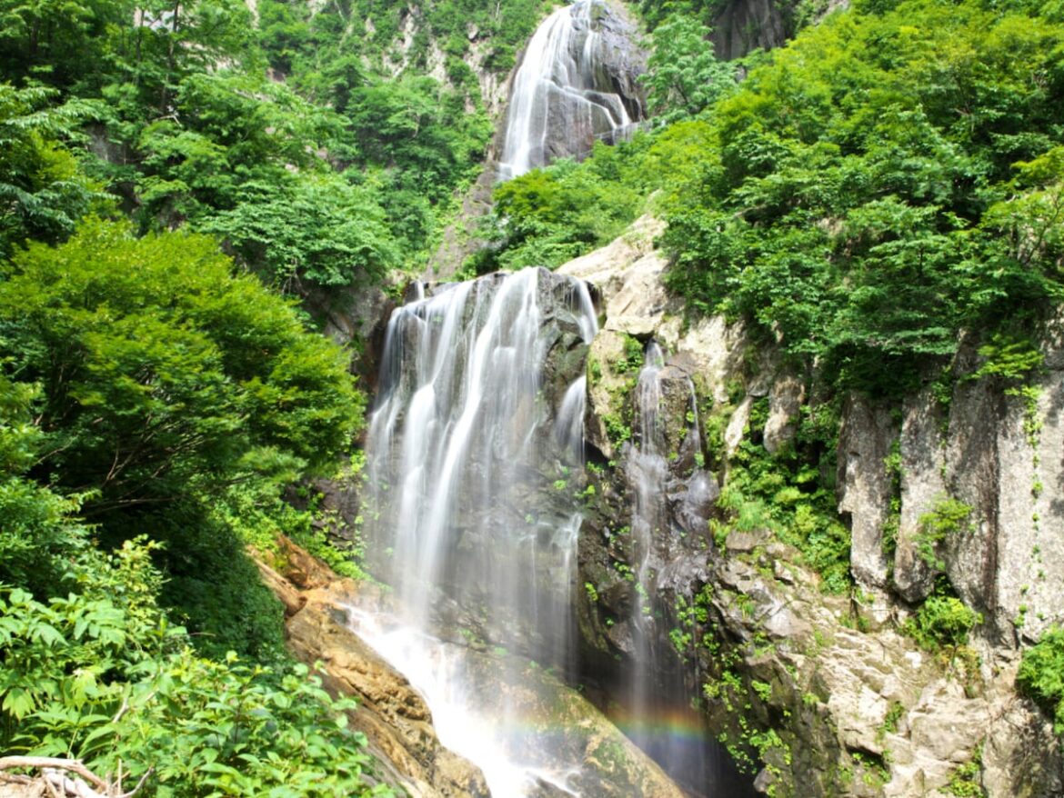 秋田県で「夏に行きたい滝」ランキング！ 2位「安の滝」を11票差で抑えた1位は？【2025年調査】 - All About ニュース