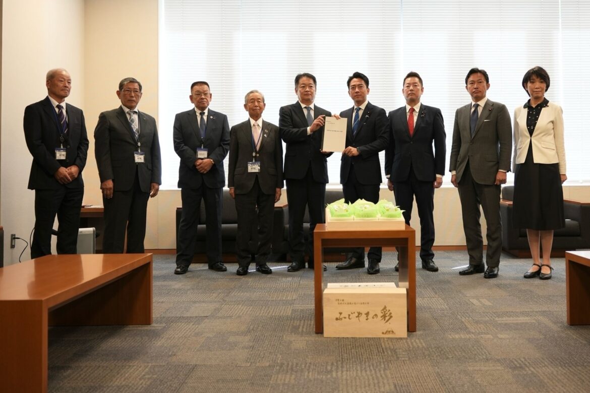 山梨県知事が小泉農水相・林官房長官に緊急要請 農水省のシャインマスカットの海外ライセンス展開方針 「到底容認できない」 ―国内産地の国際市場における競争環境整備を強く要請 - PR TIMES