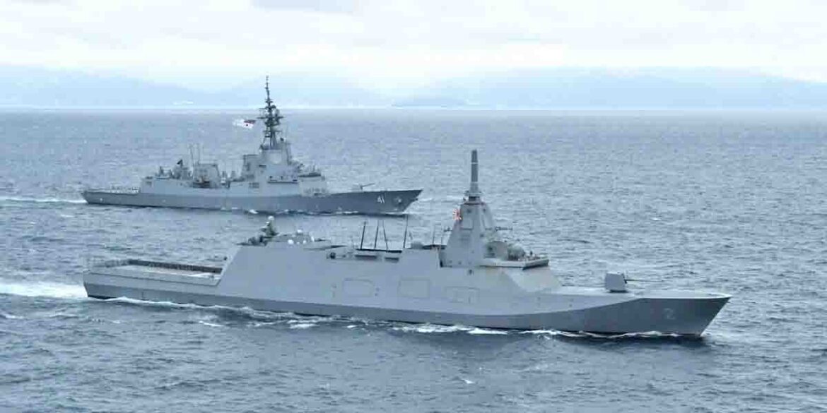 護衛艦くまの、オーストラリア海軍駆逐艦「ブリスベン」と共同訓練「日豪トライデント25-3」実施 | フネコ - Funeco