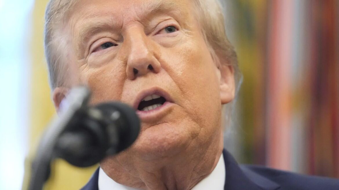 トランプは、私たちがカリブ海の船に乗ってベネズエラのトレン・デ・アラグア・ギャングを標的にし、11を殺したと言います