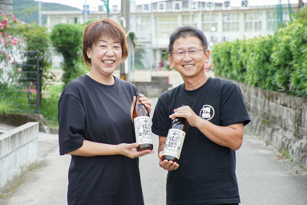 real local
鹿児島【鹿児島県薩摩川内市】「できる」を役割に。情熱と楽しさが生み出す「誇り」あふれる空間。／ 合同会社情熱家 田原千穂子さん・本村修さん - reallocal｜移住やローカルまちづくりに興味がある人のためのサイト【インタビュー】