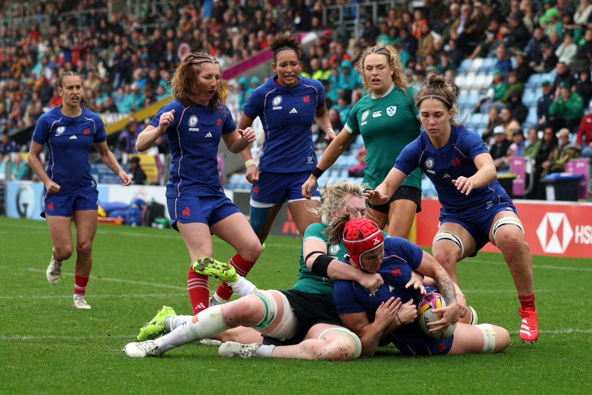 フランス 18-13 アイルランド: フランスが土砂降りのサンディーパークでアイルランドを下し準決勝進出