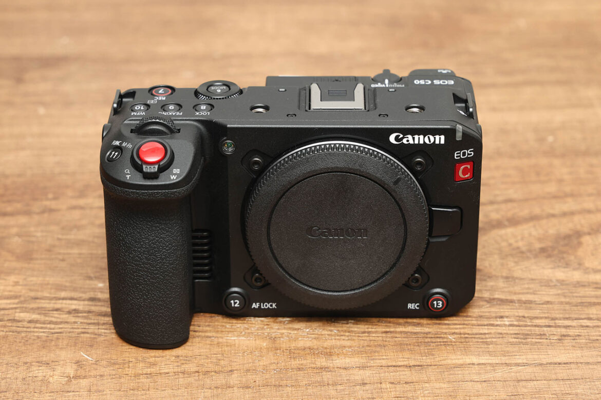 キヤノンの“FX3対抗機”「EOS C50」レビュー。新搭載ズームレバーとEOS R3超えのスチル性能を備えるハイブリッド機 - PRONEWS.jp