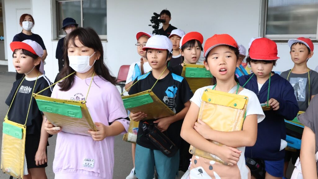 国東市安岐中央小の児童、校歌に出てくる地域など巡り理解深める - 大分のニュースなら 大分合同新聞プレミアムオンライン Gate