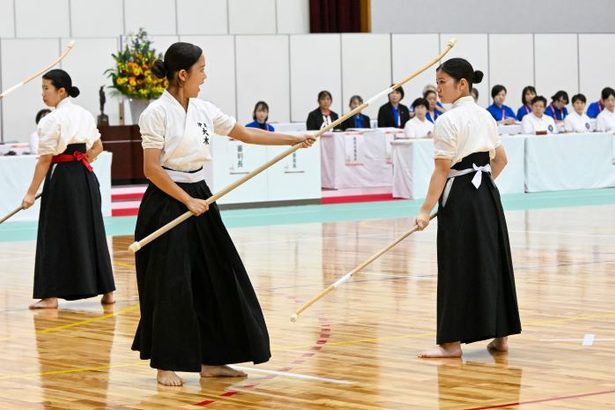 なぎなた少年女子演技、沖縄県が3位　知念高の大木・上原組　国民スポーツ大会