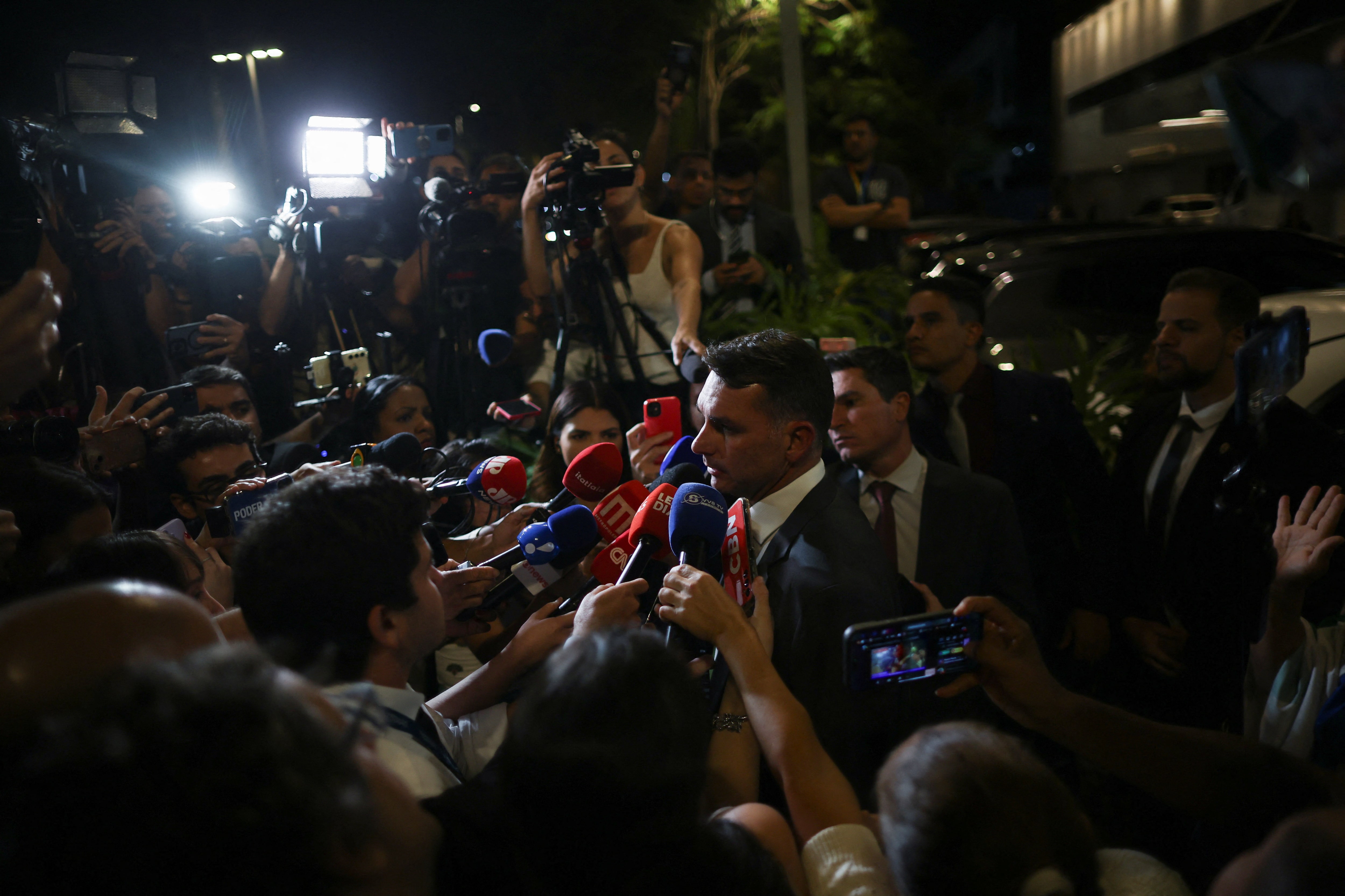 ブラジル前大統領、体調不良で病院搬送　息子が発表