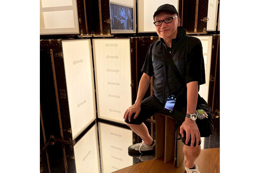 「万博の待ち時間」きっかけで誕生…軽い携帯イスが商品化!? | Lmaga.jp 「万博の待ち時間」きっかけで誕生…軽い携帯イスが商品化!? | Lmaga.jp