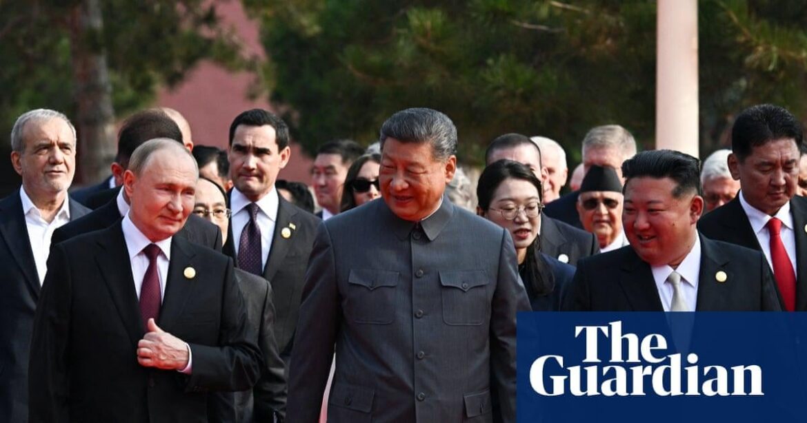 Xi Jinpingは、ウラジミール・プーチンとキム・ジョンウンが軍事パレードのために彼に加わるので、世界は「平和または戦争」に直面していると言います