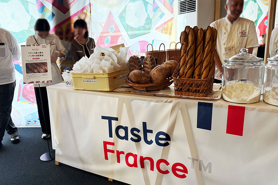 フランス産小麦を使ったパンを数量限定で無料配布中