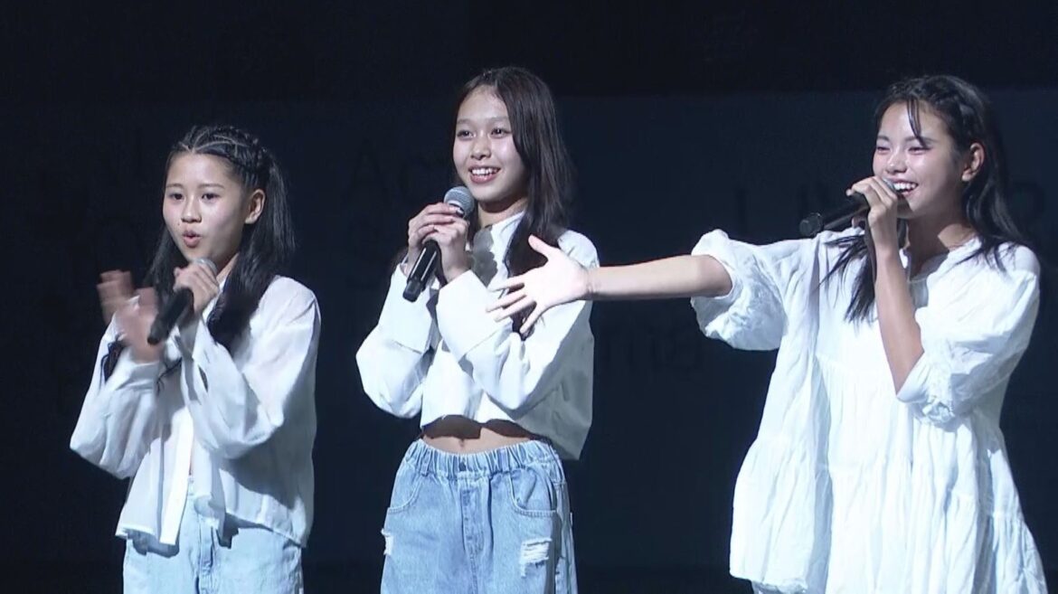 戸髙一菜月(中1、右)、根波夢依咲(中2、真ん中)、丹後雅(中2、左)の3人