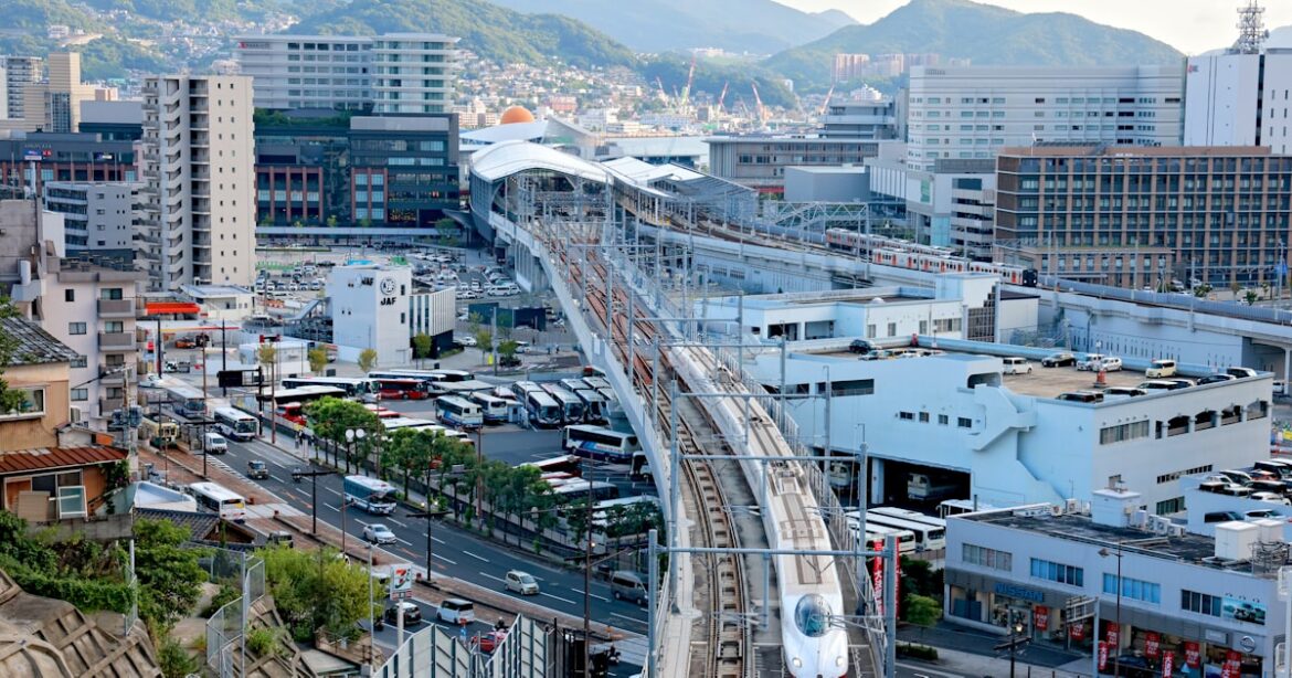 西九州新幹線3年、観光消費｢数百億円｣ 長崎訪日客増も延びない線路 - 日本経済新聞
