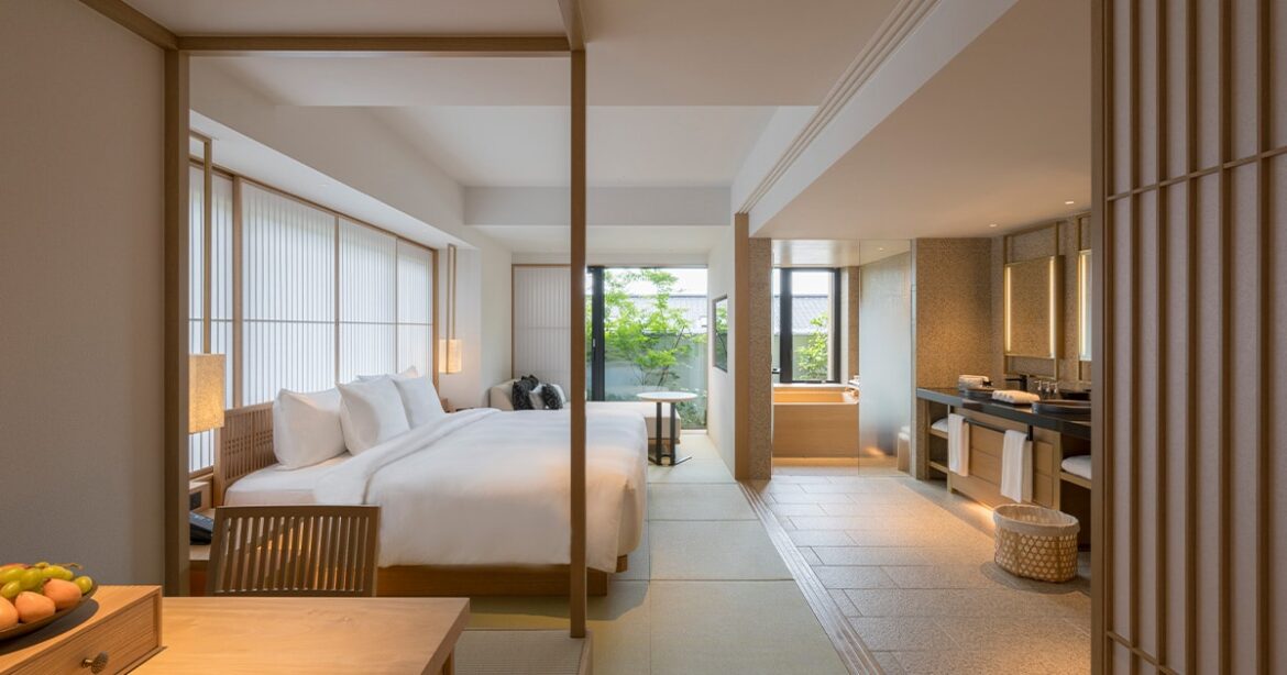【最新版・日本のホテルが面白い】京都が育んできた「雅」の美意識を、隈研吾氏の建築と天然温泉とともに楽しむ | CREA Traveller
