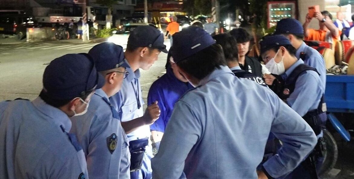 沖縄の旧盆行事・エイサーの練り歩きに「うるさい」と苦情 警察が異例の100人態勢で警戒 「やり過ぎだ」と不満も - 沖縄タイムス社