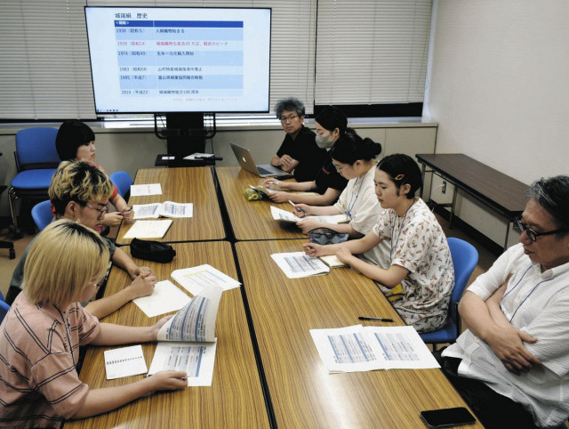 南砺の糸文化 基礎学ぶ 福光麻布、福野縞、城端絹…