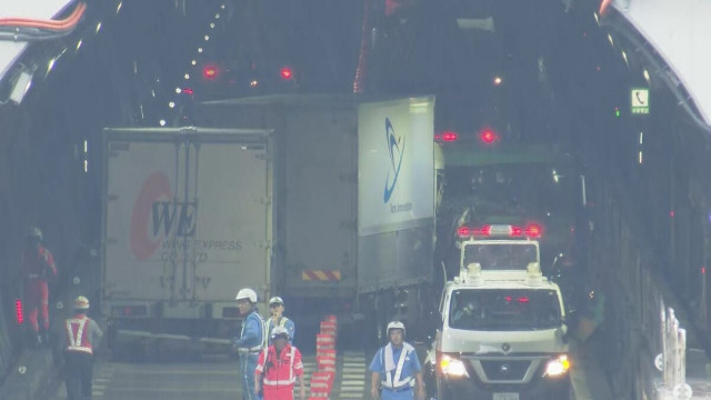 福井県の北陸自動車道トンネル内で6台絡む多重事故 　高校生を含む11人けが　福井・南越前町