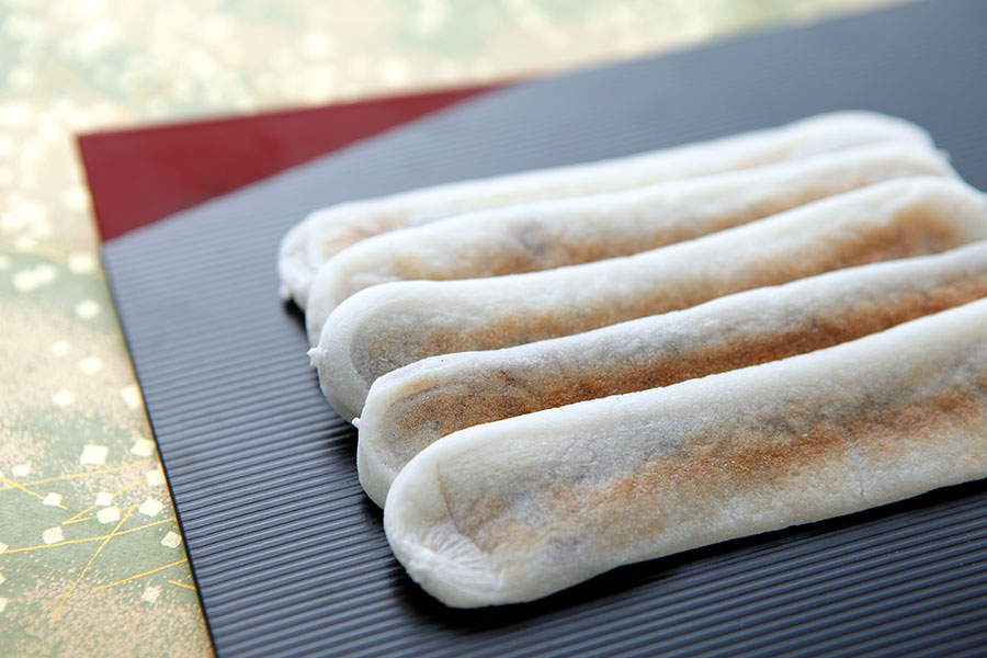 県北部で愛される細長い焼き餅の「なが餅」（四日市市）