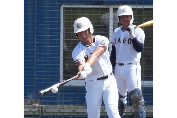 名護、大量12得点快勝　先発仲宗根も6奪三振好投　4番比嘉が火付け役 ＜沖縄県高校野球秋季大会＞第3日