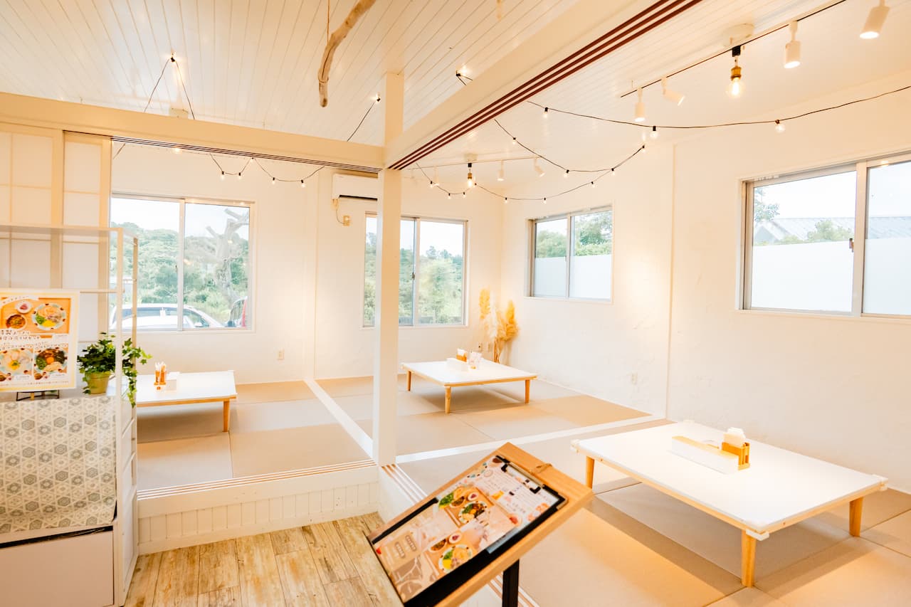 【ジャングリア沖縄近く】沖縄そばカフェ「ととと」NEWオープン！あっさり豚骨白湯そば＆カフェメニューを堪能（今帰仁村）