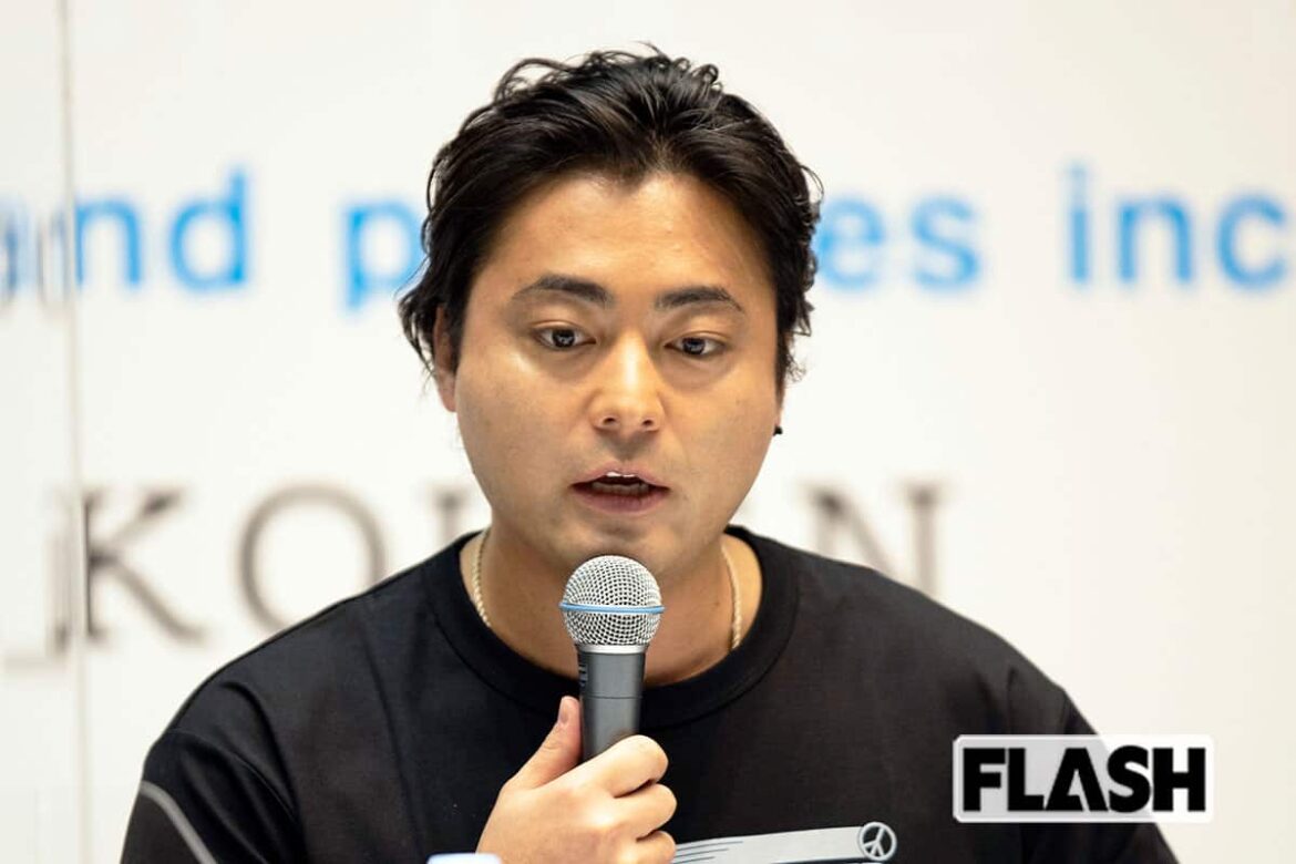 「謎の髭男」反響続々　山田孝之が釜山国際映画祭で顔を覆う“もっさりスタイル”披露