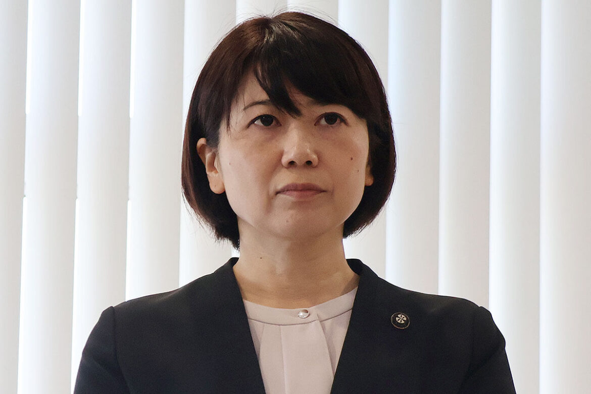 “泣きのアキラ”は健在… ホテル密会・小川市長、市民対話会は茶番だった 「支援者が集まった決起集会のようだった」 - デイリー新潮
