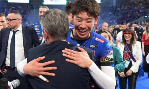 石川祐希、CL優勝を髙橋藍が祝福「帰ってきたらお寿司奢ってもらお！」　日本男子初の“快挙”にお祝いの声続々