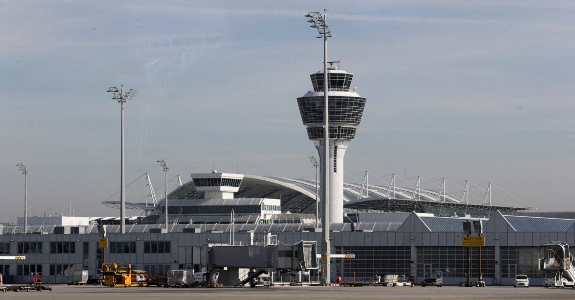 独ミュンヘン空港、ドローン目撃で一時閉鎖　17便欠航・3000人に影響 | ロイター