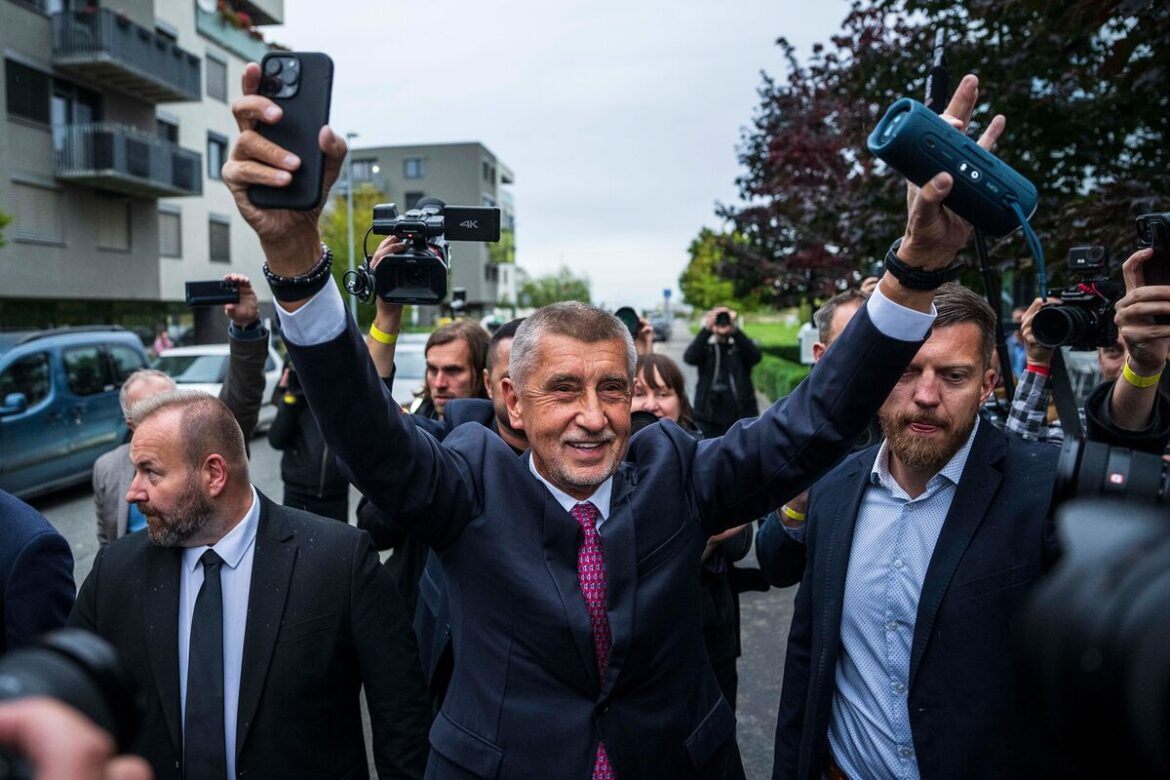 チェコ議会選、前首相が率いる最大野党の勝利確実－反EU軸を形成 - Bloomberg