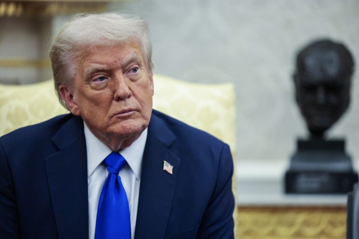 トランプ氏、10日に定期健診－あざやむくみで健康懸念くすぶる中 - Bloomberg