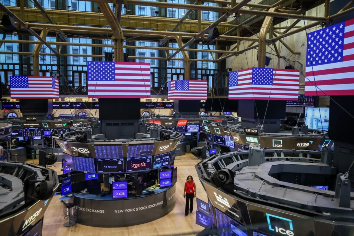 【米国市況】円売り継続、高市氏「口先介入」も歯止め効かず－株下落 - Bloomberg