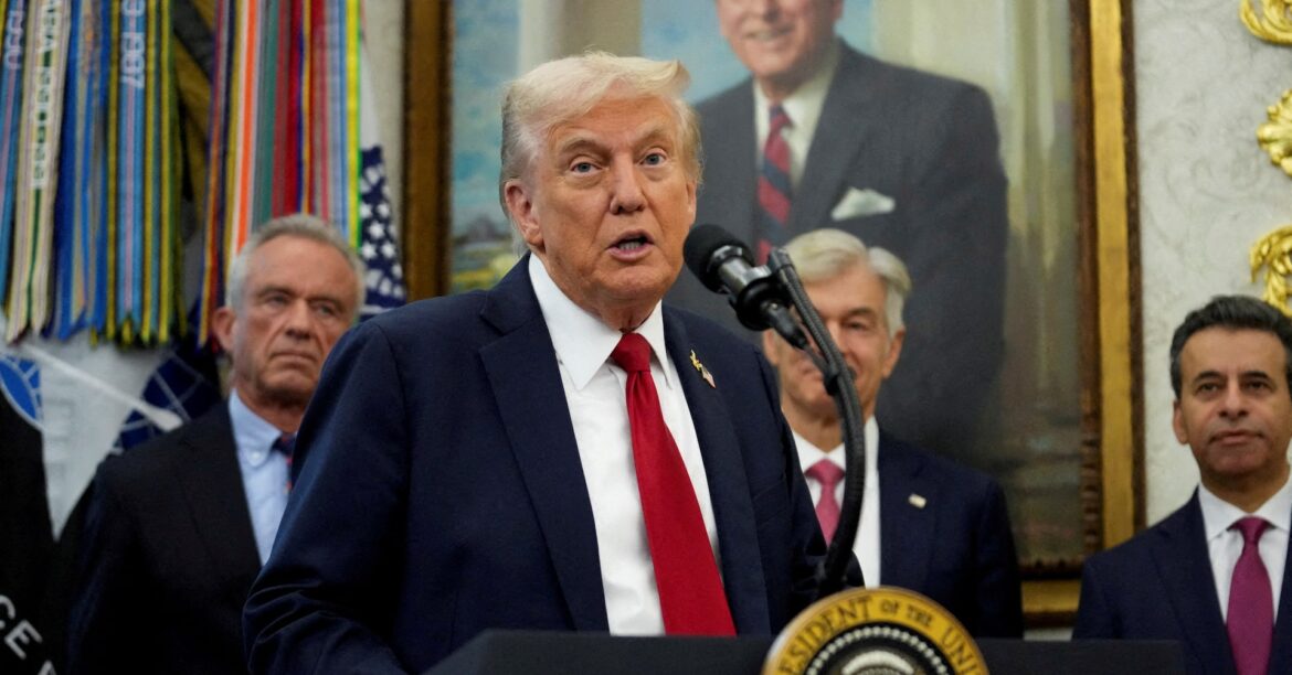 米政権、中国系航空会社のロ上空飛行禁止を提案　米国発着便巡り | ロイター