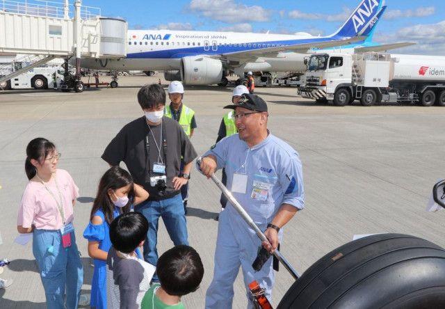 親子ら機体見学や撮影楽しむ 空の日フェスタ 岡山桃太郎空港(山陽新聞)|dメニューニュース(NTTドコモ) 親子ら機体見学や撮影楽しむ 空の日フェスタ 岡山桃太郎空港