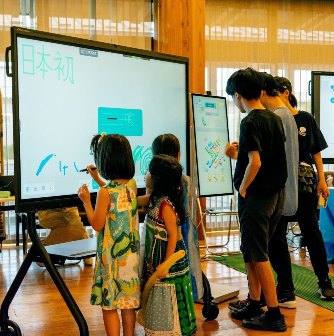 県営平城宮跡歴史公園 こども夏まつり「ならこどもデジタル屋台村」で、インクルーシブ電子黒板『MIRAI TOUCH』が活躍しました | さつき株式会社のプレスリリース