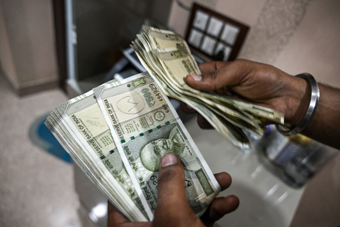 インド中銀、ルピーは投機的攻撃に遭っていると認識-介入強化の意向 – Bloomberg インド中銀、ルピーは投機的攻撃に遭っていると認識-介入強化の意向 - Bloomberg