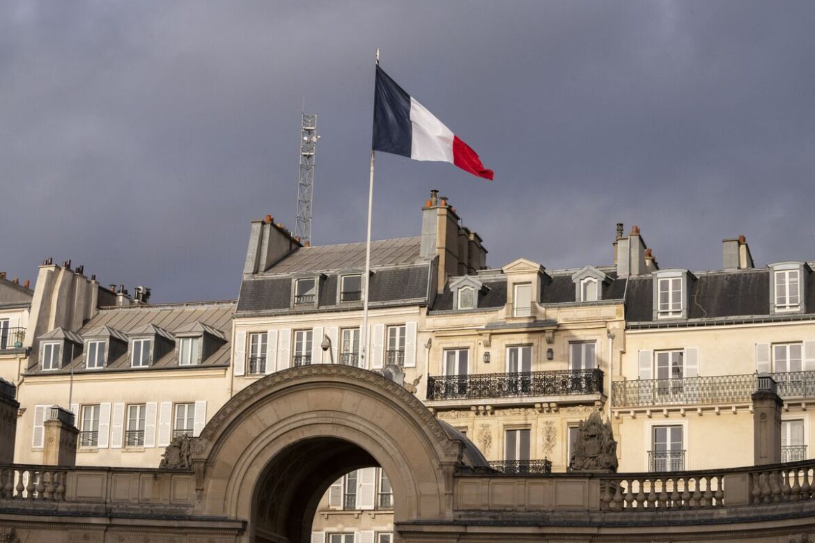 フランスを格下げ、財政の不確実性が「依然として高い」－S&P - Bloomberg
