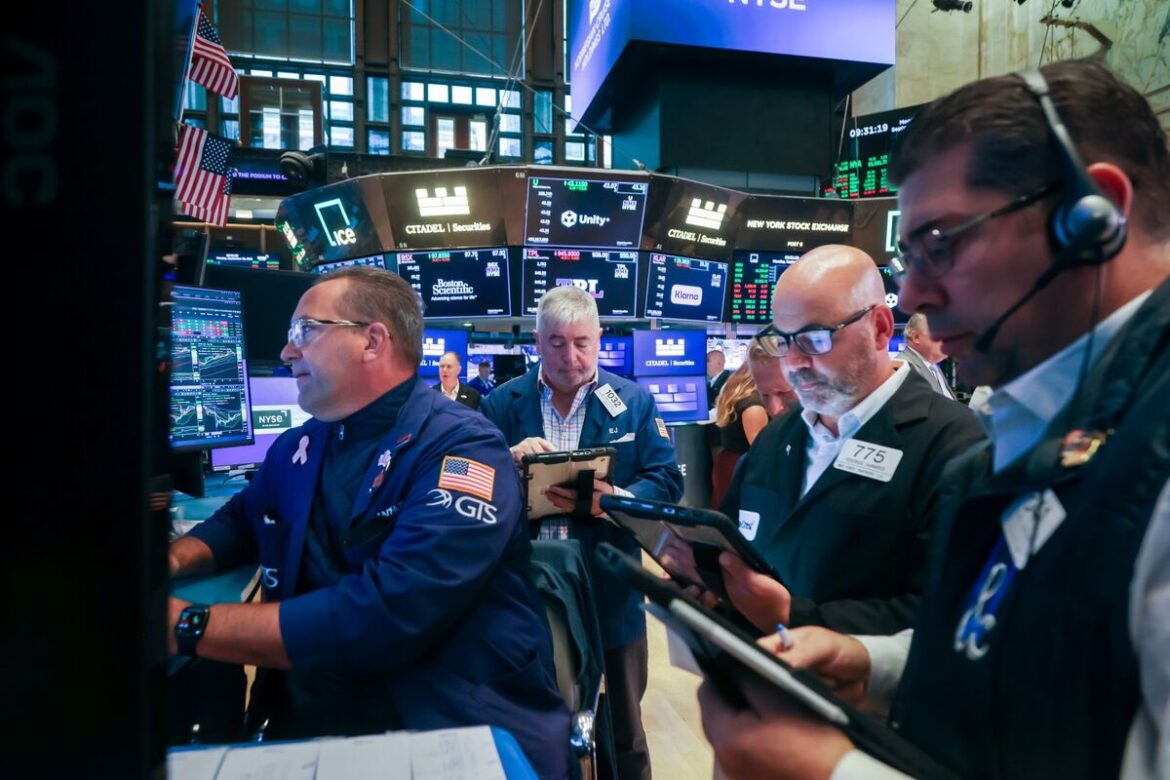 動揺広がるウォール街、信用不安再燃でリスク回避-強気相場に陰り – Bloomberg 動揺広がるウォール街、信用不安再燃でリスク回避-強気相場に陰り - Bloomberg