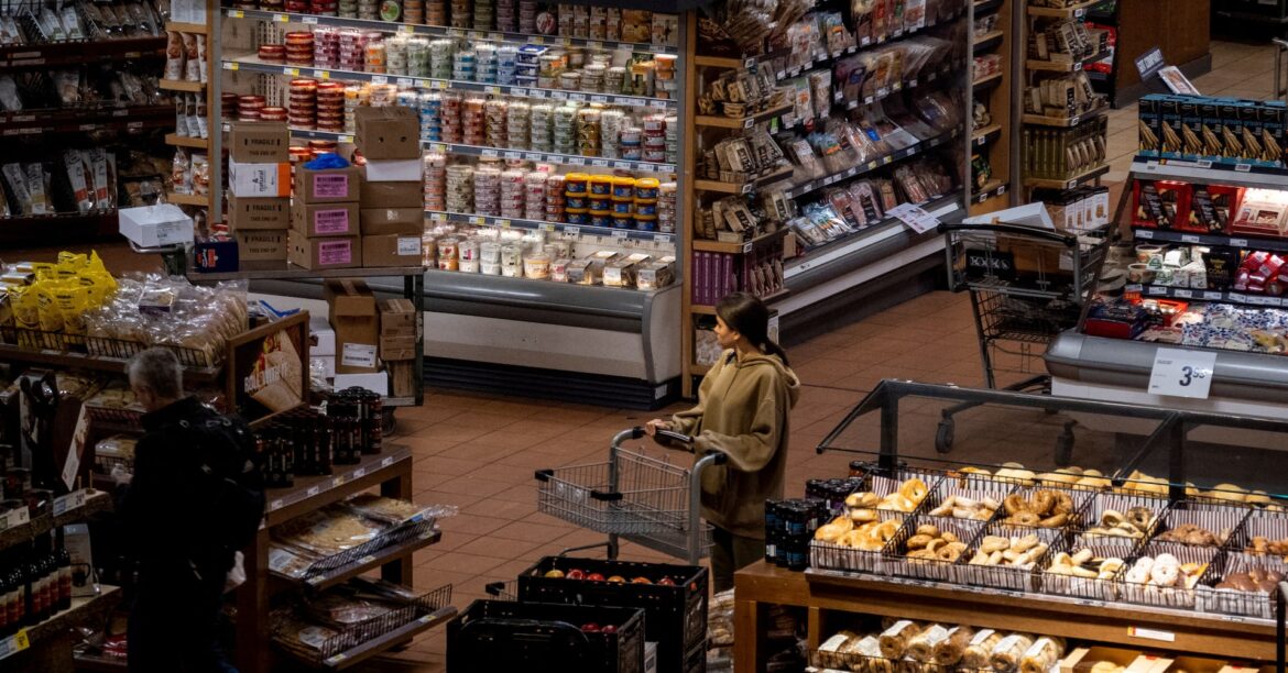 カナダCPI、9月は前年比+2.4%に加速 ガソリン下落ペース鈍化 | ロイター カナダCPI、9月は前年比+2.4%に加速 ガソリン下落ペース鈍化 | ロイター