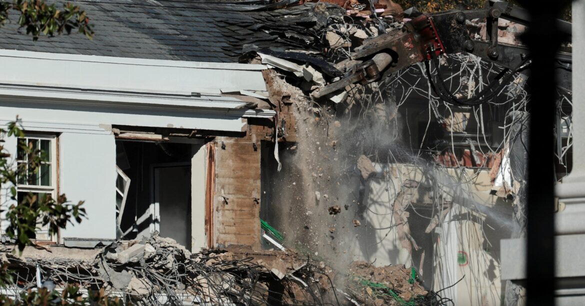 米ホワイトハウス東棟、全面解体へ 宴会場建設に伴い=当局者 | ロイター 米ホワイトハウス東棟、全面解体へ 宴会場建設に伴い=当局者 | ロイター