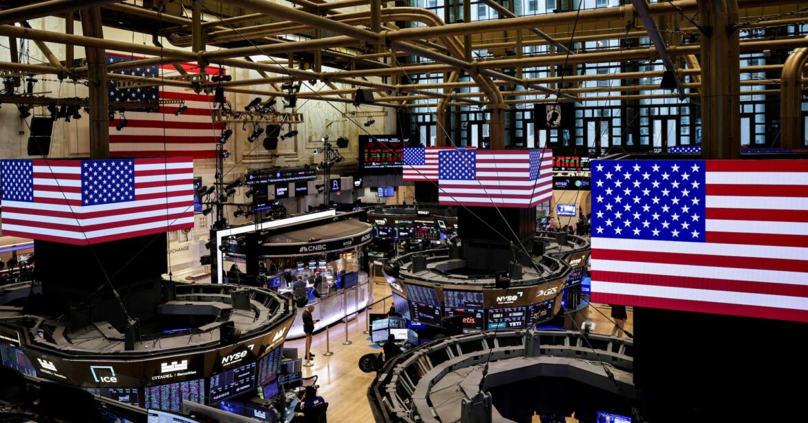 米国株式市場=下落、ダウ330ドル超安 まちまちの決算や米中貿易摩擦再燃で | ロイター 米国株式市場=下落、ダウ330ドル超安 まちまちの決算や米中貿易摩擦再燃で | ロイター