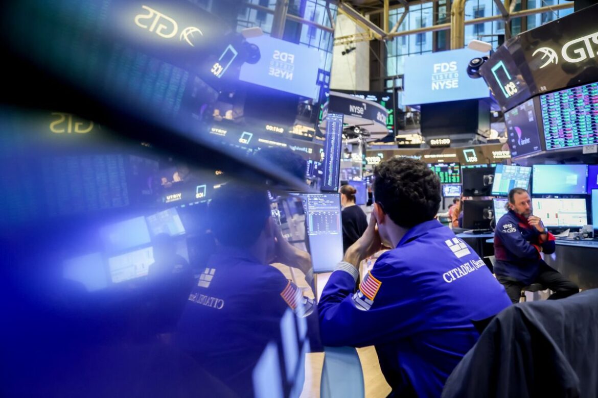 【米国市況】ハイテク中心に株安、モメンタム取引巻き戻し-金利低下 – Bloomberg 【米国市況】ハイテク中心に株安、モメンタム取引巻き戻し-金利低下 - Bloomberg