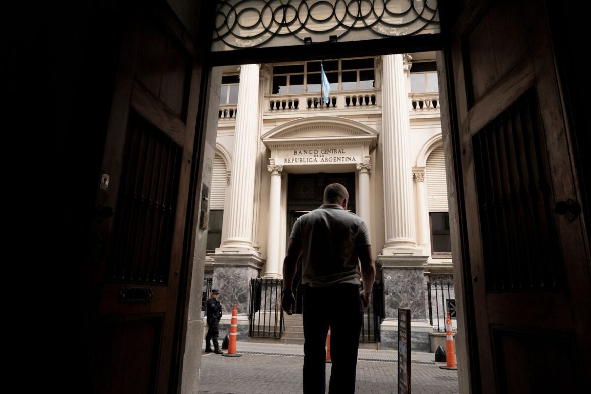 JPモルガンとシティ、アルゼンチン為替市場で活発に取引-ペソは反発 – Bloomberg JPモルガンとシティ、アルゼンチン為替市場で活発に取引-ペソは反発 - Bloomberg