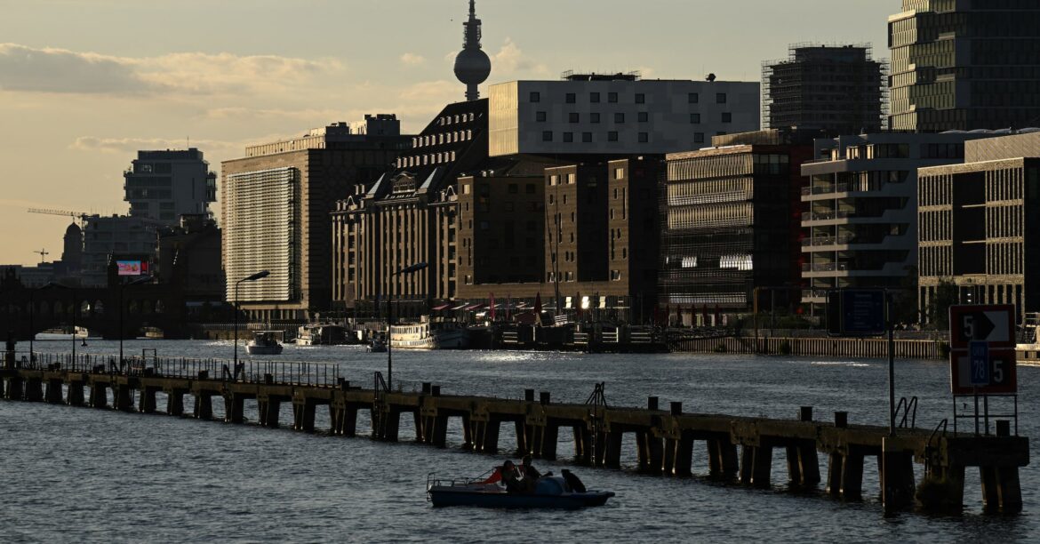 独総合PMI、10月53.8で2年半ぶり高水準 サービス好調 | ロイター 独総合PMI、10月53.8で2年半ぶり高水準 サービス好調 | ロイター