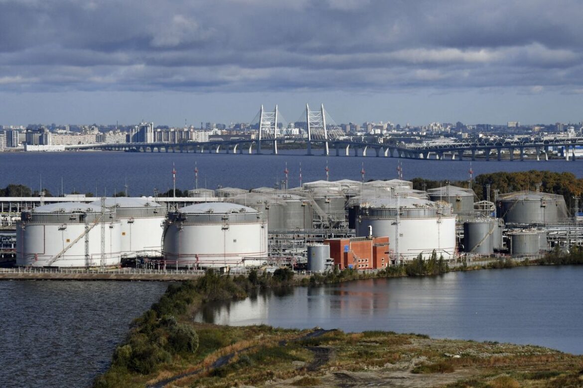 米国の対ロ制裁、原油輸出をはるかに難しく－完全崩壊は回避へ腐心 - Bloomberg