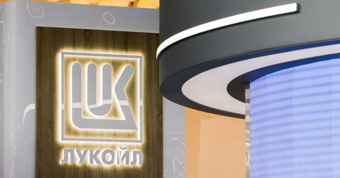 ロシアのルクオイル、国際資産売却へ 西側の制裁受け | ロイター ロシアのルクオイル、国際資産売却へ 西側の制裁受け | ロイター