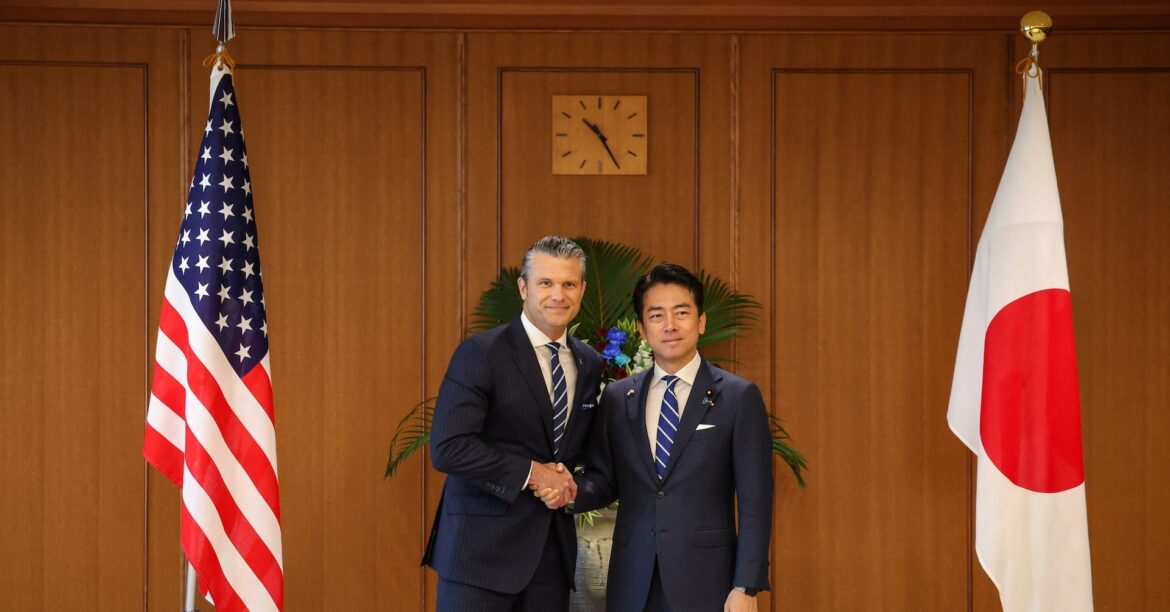 ヘグセス米国防長官、日本に早期の防衛費増額を要望 数値目標は伝えず | ロイター ヘグセス米国防長官、日本に早期の防衛費増額を要望 数値目標は伝えず | ロイター