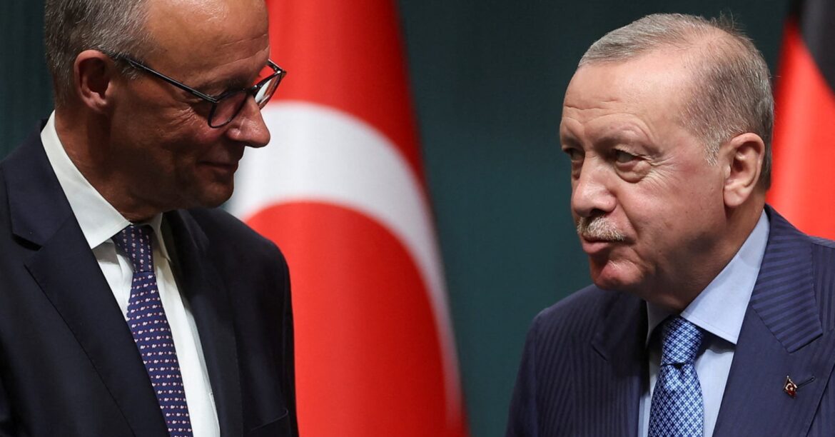 ガザでの虐殺分からないのか、トルコ大統領が独首相との会見で異例の批判 | ロイター ガザでの虐殺分からないのか、トルコ大統領が独首相との会見で異例の批判 | ロイター