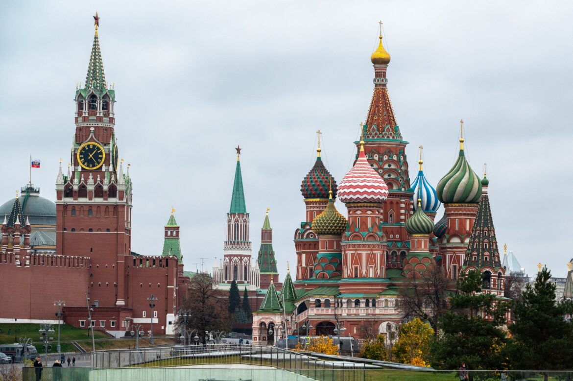ロシアは報復措置で資産差し押さえを検討、EUが凍結資産活用なら - Bloomberg