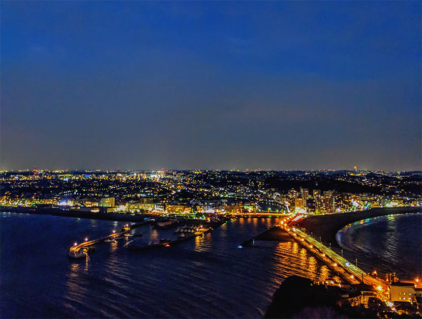 右：Google Pixel 10 Pro で編集した夜景