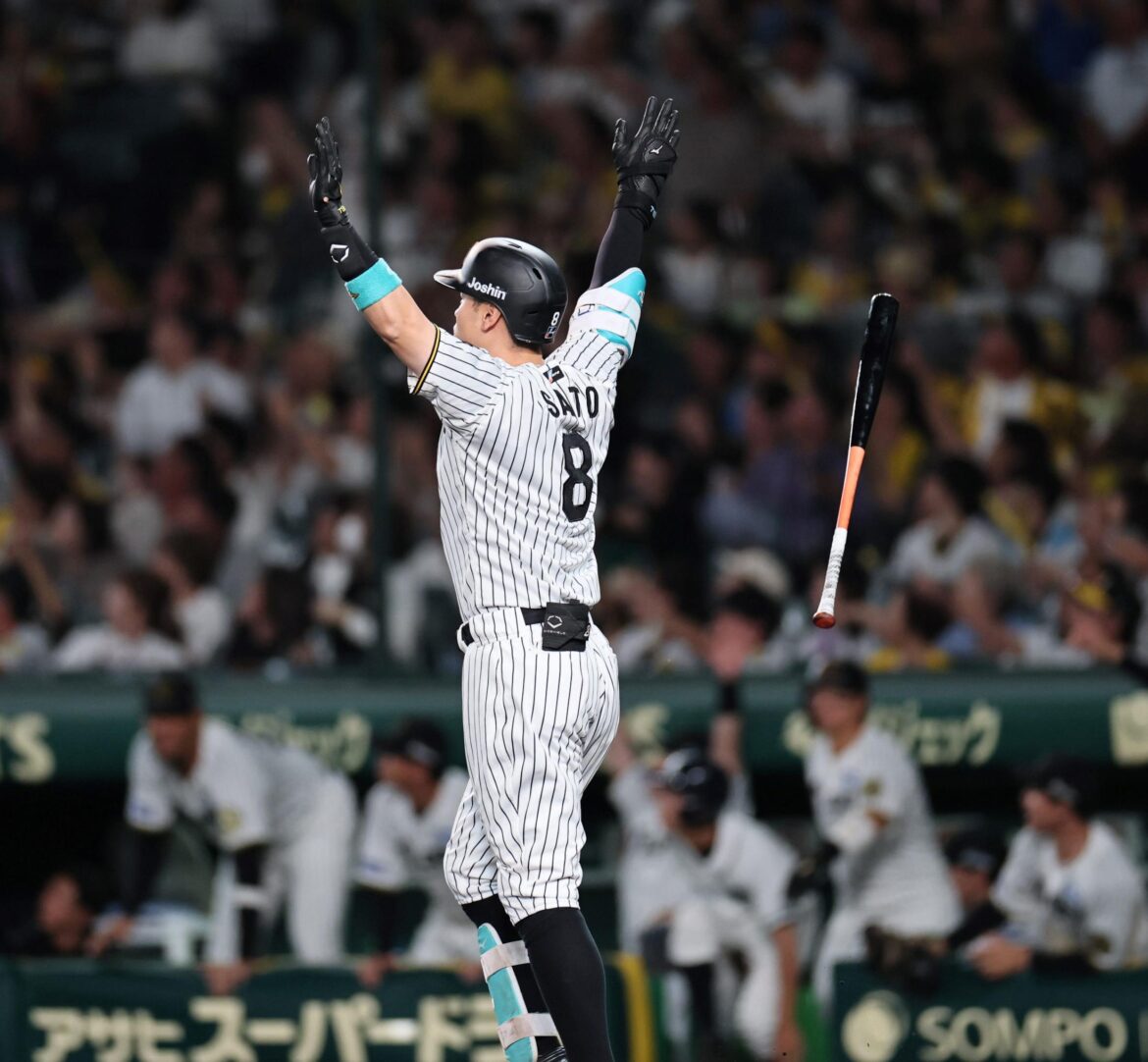 阪神・佐藤輝が特大一発で４０号到達！確信歩きの一撃「ただただ嬉しいです！」リーグ最終戦で球団４０年ぶり３人目の「４０本塁打、１００打点」も達成 甲子園大歓声（デイリースポーツ） - Yahoo!ニュース