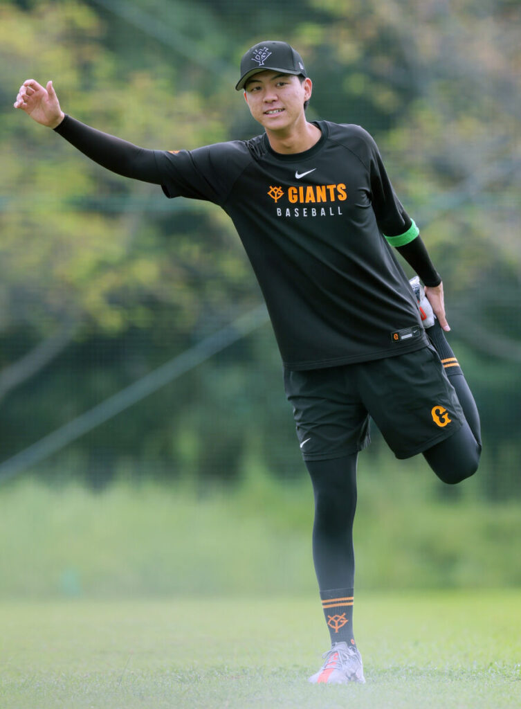 ストレッチをする園田純規(カメラ・渡辺　朋美）
