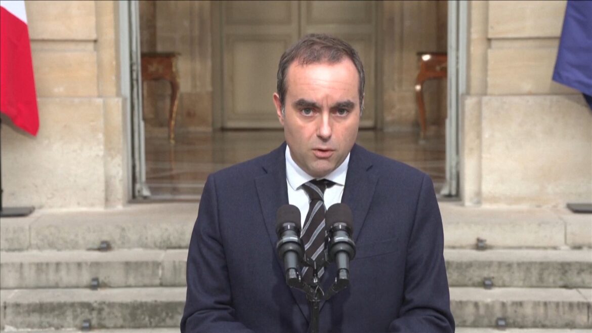 【速報】組閣14時間で内閣総辞職 フランス・ルコルニュ首相が辞表提出、マクロン大統領が受理 与党内からも不満噴出（FNNプライムオンライン（フジテレビ系）） - Yahoo!ニュース - Yahoo!ニュース